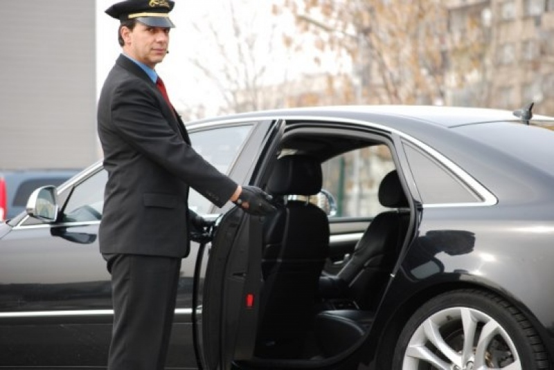 Car with driver for a few hours or a few days, wedding, graduates, business trip or transfer in the country and abroad. We offer a 
variety of rental car with driver from luxurious chauffeur-driven cars to the middle class. Drivers bike ride with your ow